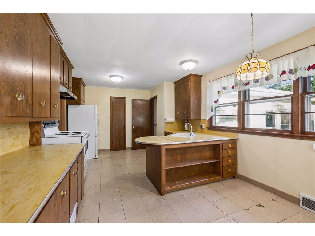 933 Edgewater Avenue Shoreview MN 55126 7070193 image7