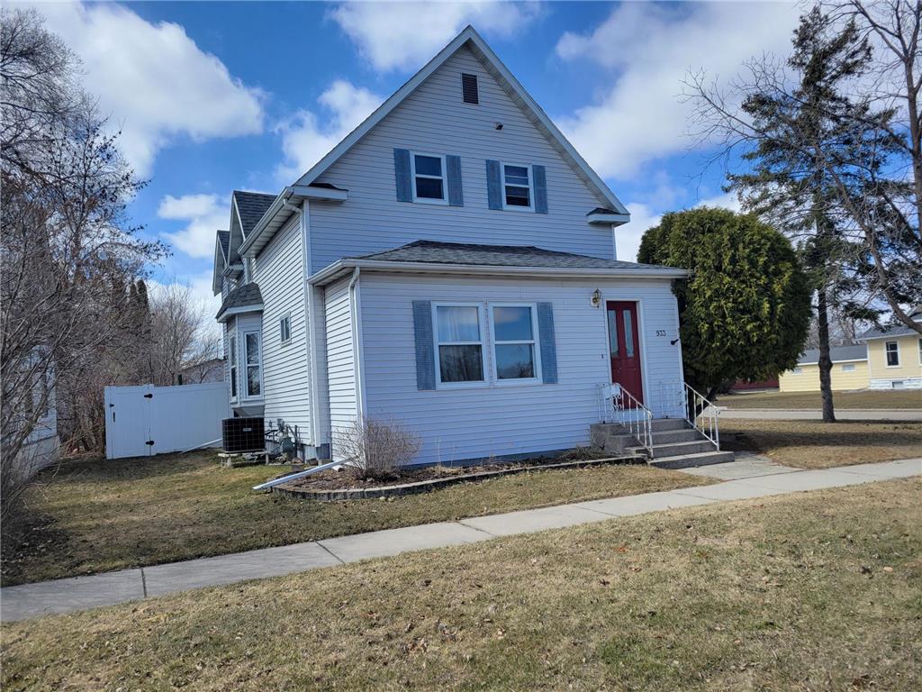 933 Labree Avenue N Thief River Falls MN 56701 7057332 image1