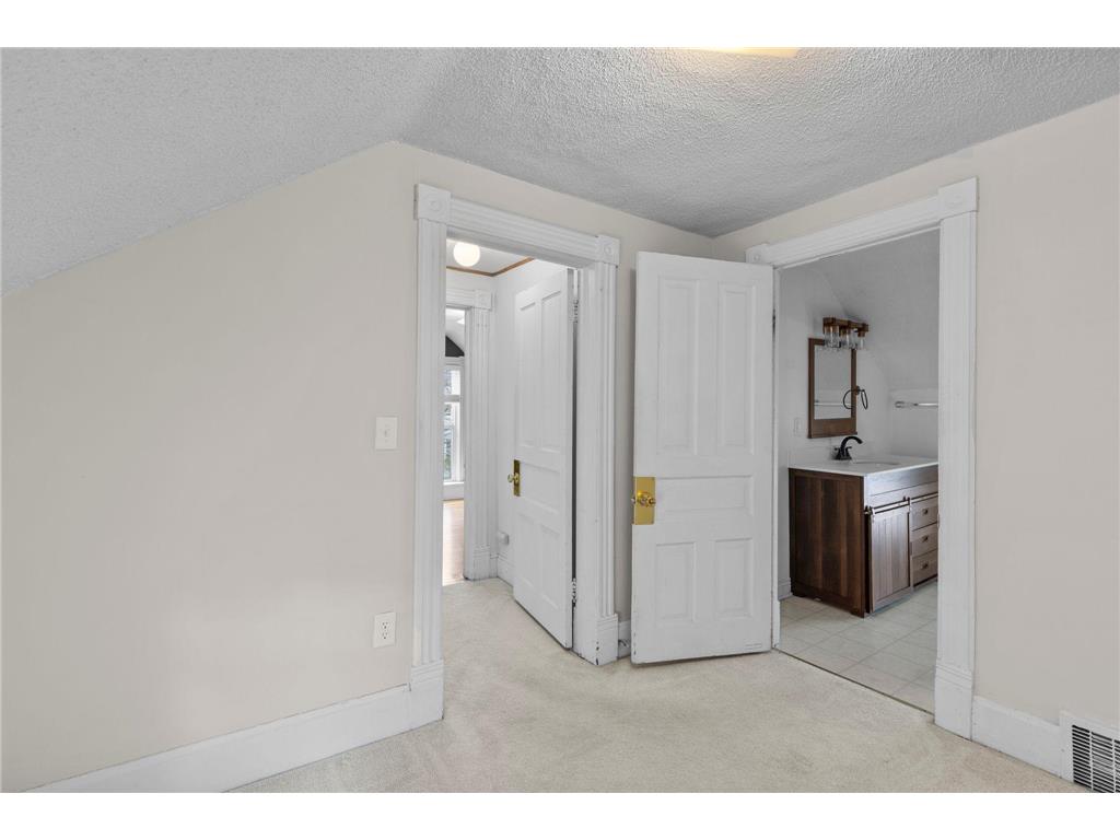934 Juno Avenue Saint Paul MN 55102 7036099 image20