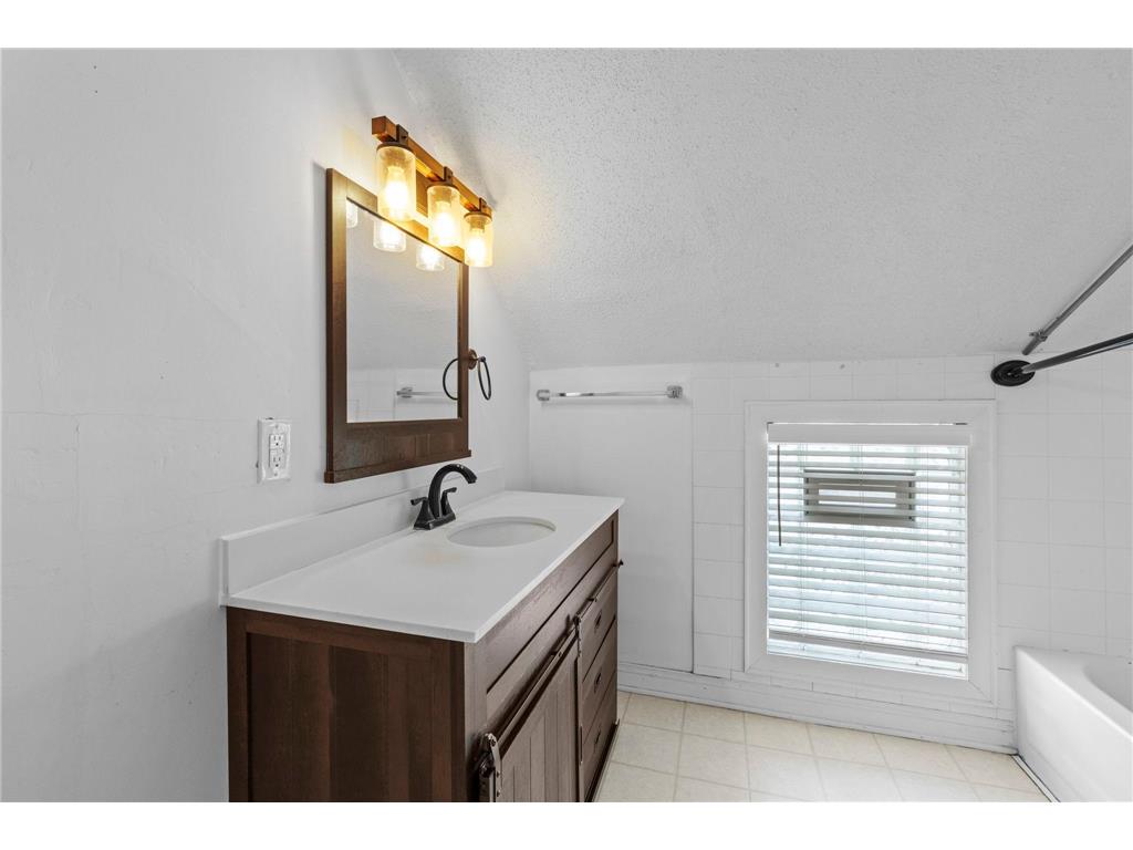 934 Juno Avenue Saint Paul MN 55102 7036099 image22