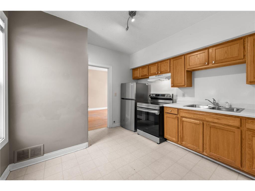 934 Juno Avenue Saint Paul MN 55102 7036099 image26