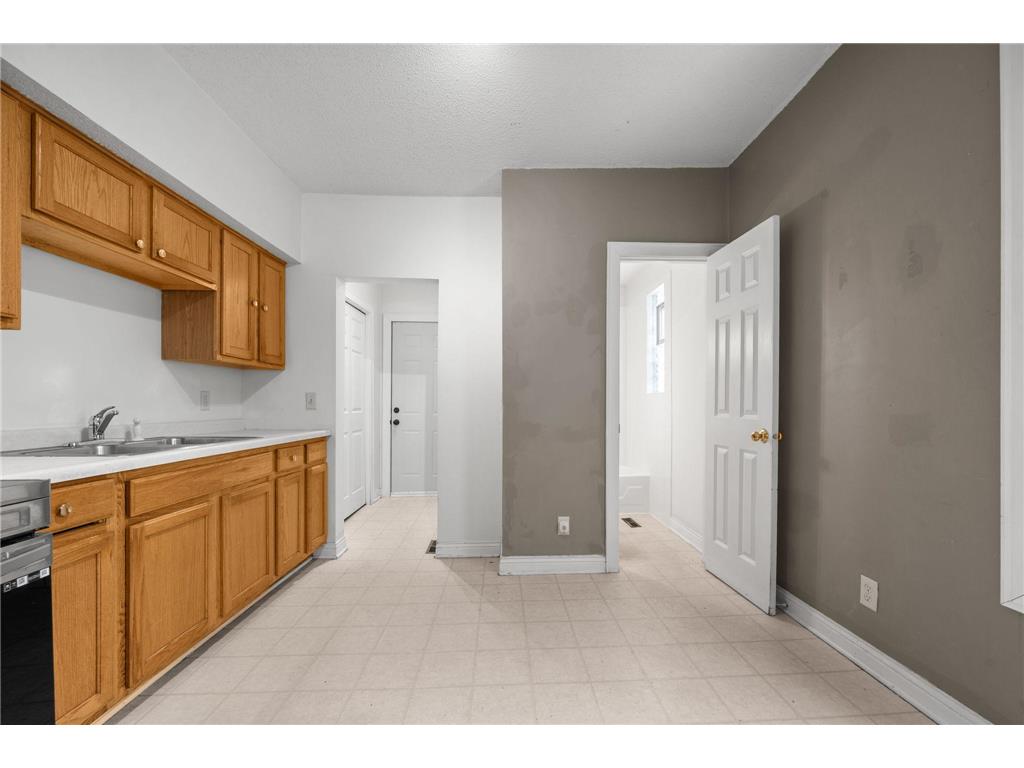 934 Juno Avenue Saint Paul MN 55102 7036099 image29