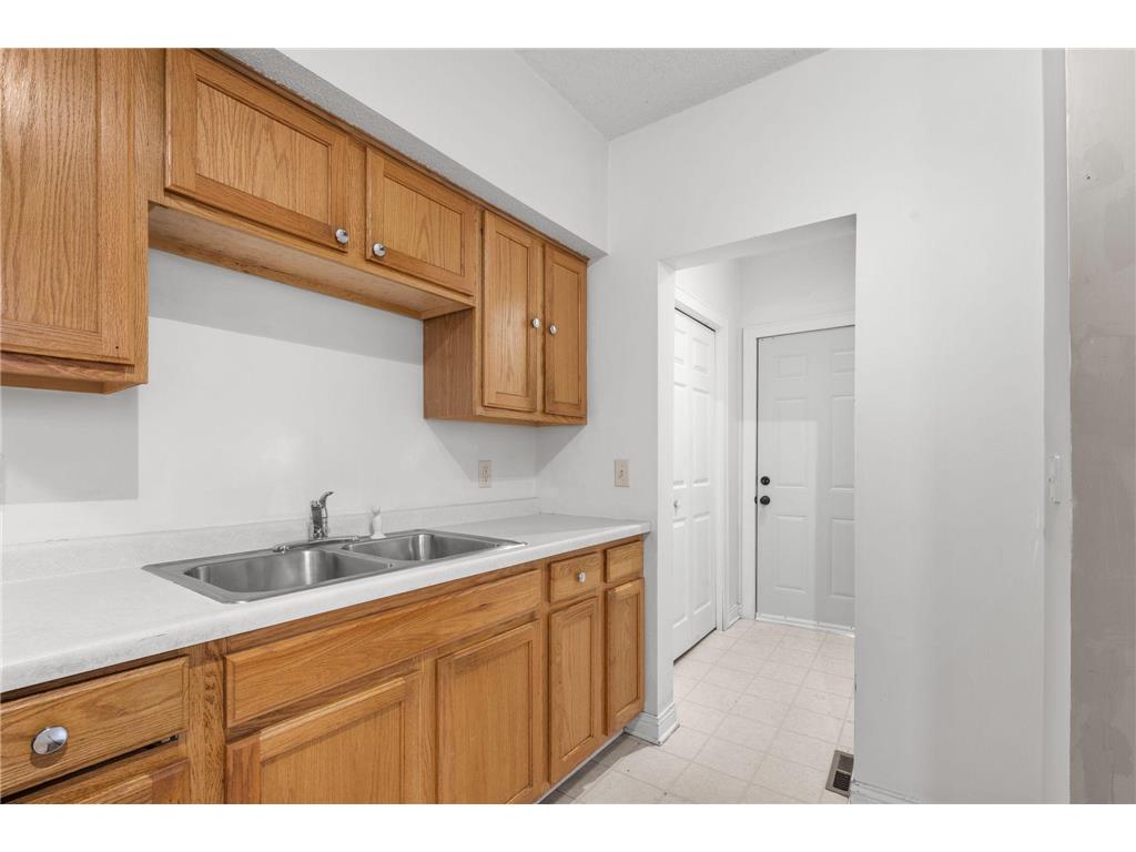 934 Juno Avenue Saint Paul MN 55102 7036099 image31