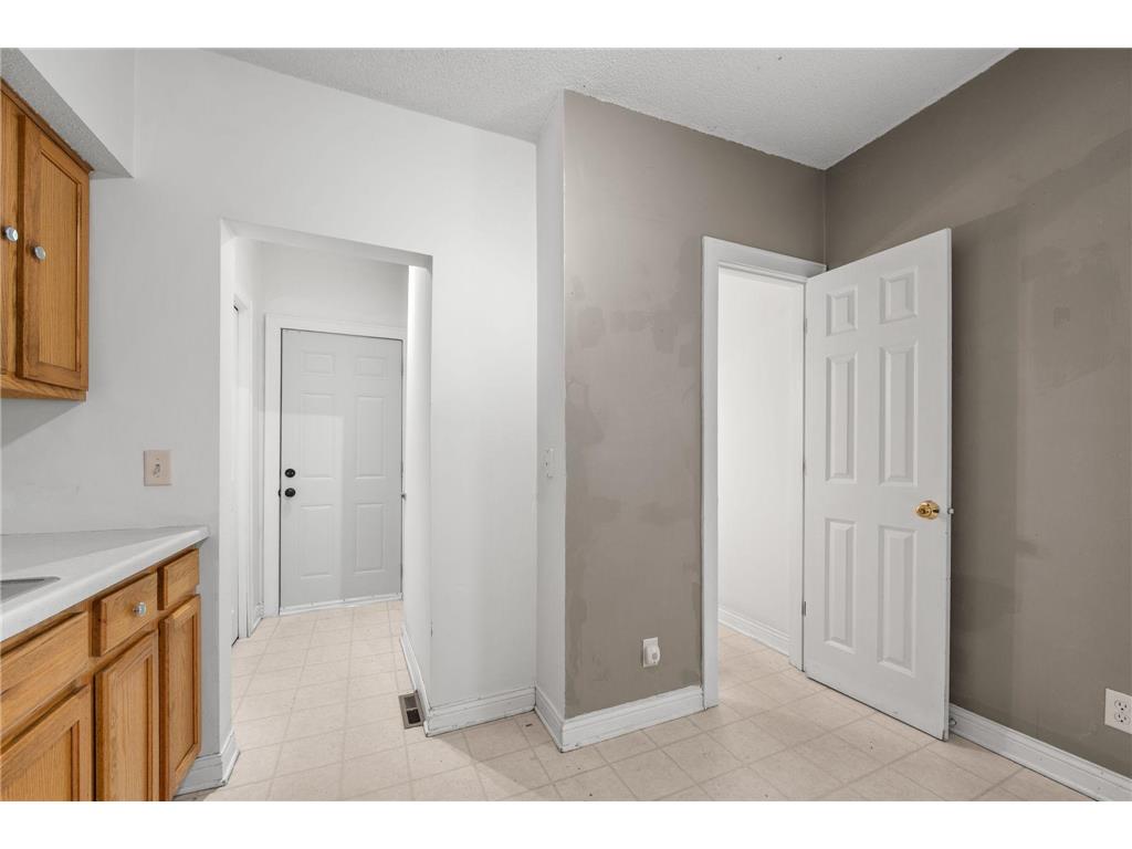 934 Juno Avenue Saint Paul MN 55102 7036099 image32