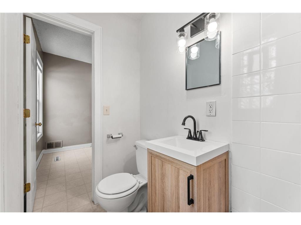 934 Juno Avenue Saint Paul MN 55102 7036099 image33