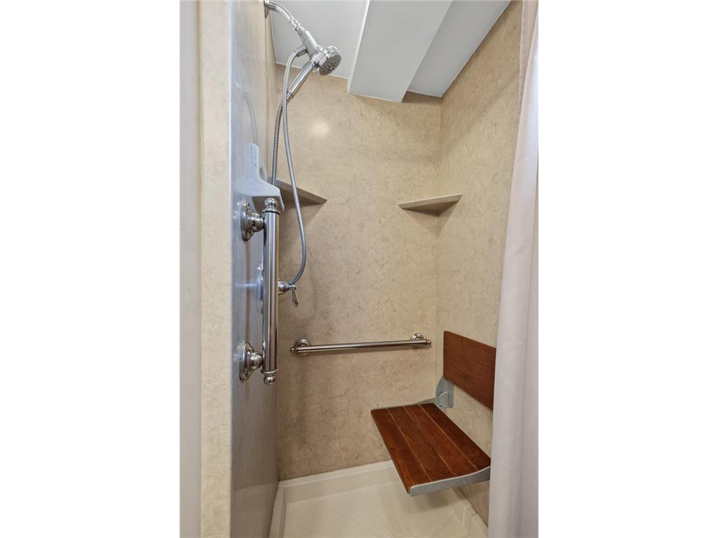 935 Century Avenue N Maplewood MN 55119 6823177 image28