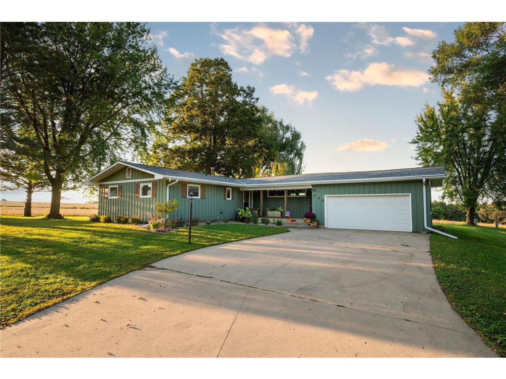 936 Des Moines Drive Windom MN 56101 6792680 image1