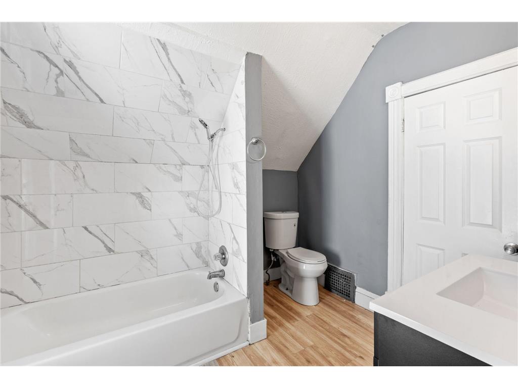 936 Duchess Street Saint Paul MN 55106 7038202 image22