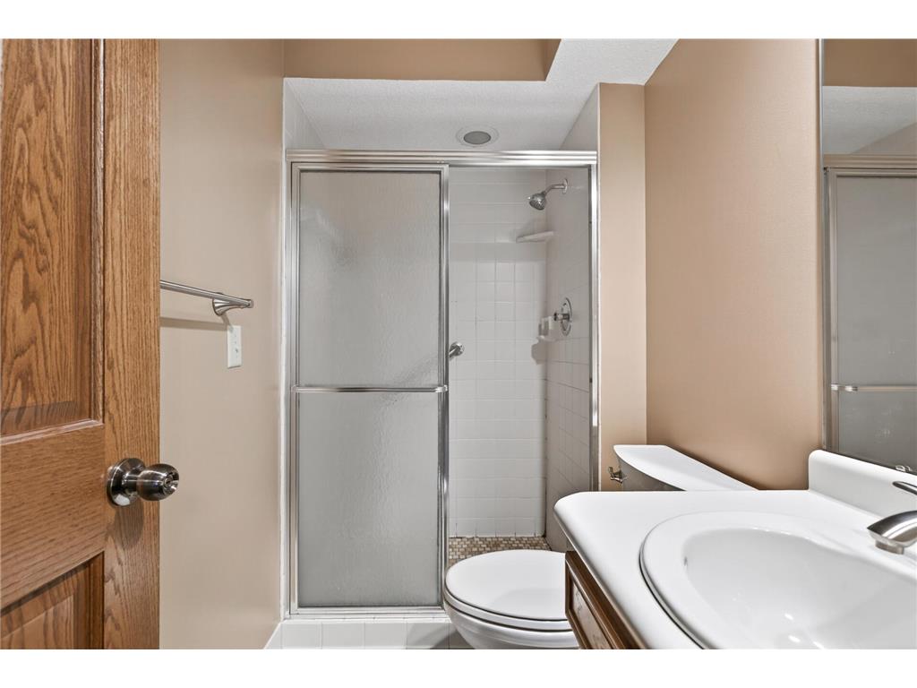 9367 Nesbitt Road Bloomington MN 55437 7061834 image21