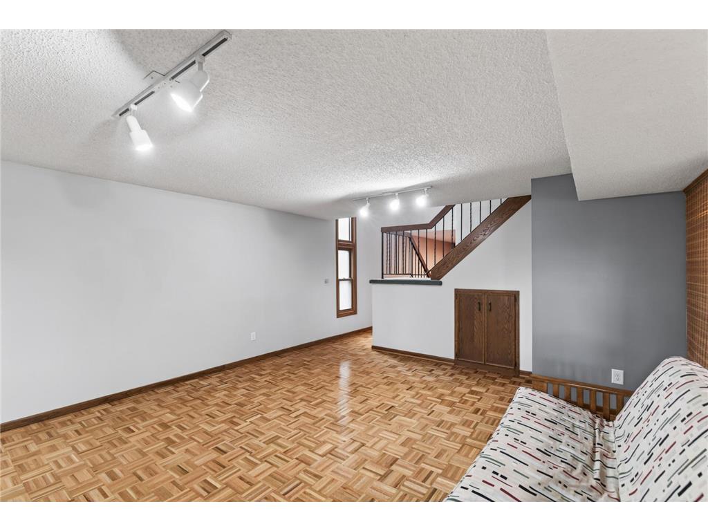 9367 Nesbitt Road Bloomington MN 55437 7061834 image24