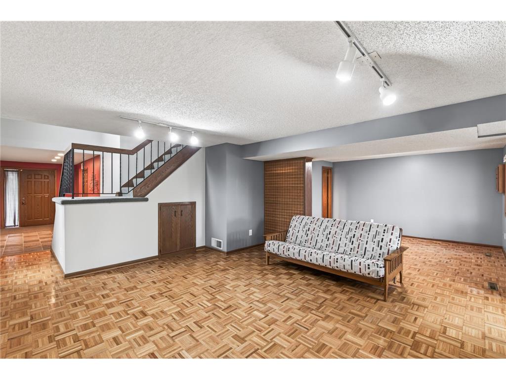 9367 Nesbitt Road Bloomington MN 55437 7061834 image25