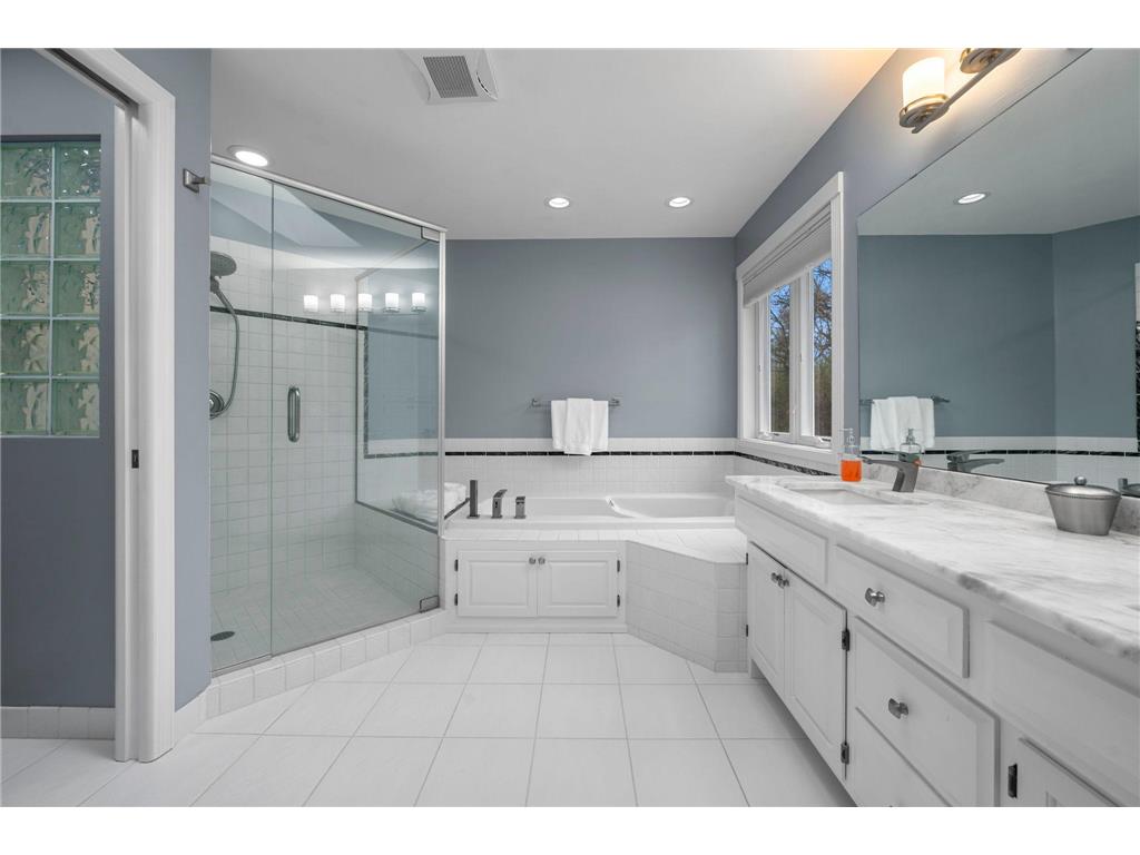 9376 Wedgewood Drive Woodbury MN 55125 7047481 image42