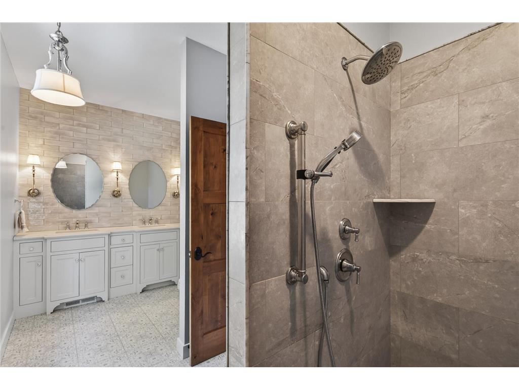 94 Neptune Street Mahtomedi MN 55115 - White Bear 7083997 image37