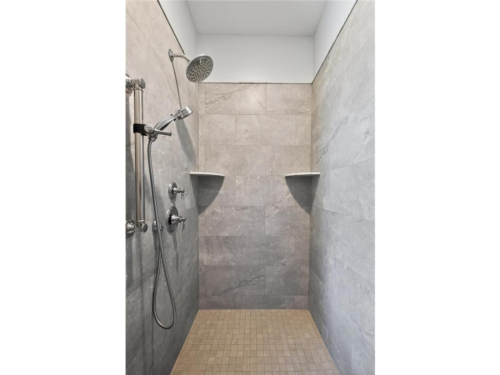 94 Neptune Street Mahtomedi MN 55115 - White Bear 7083997 image38