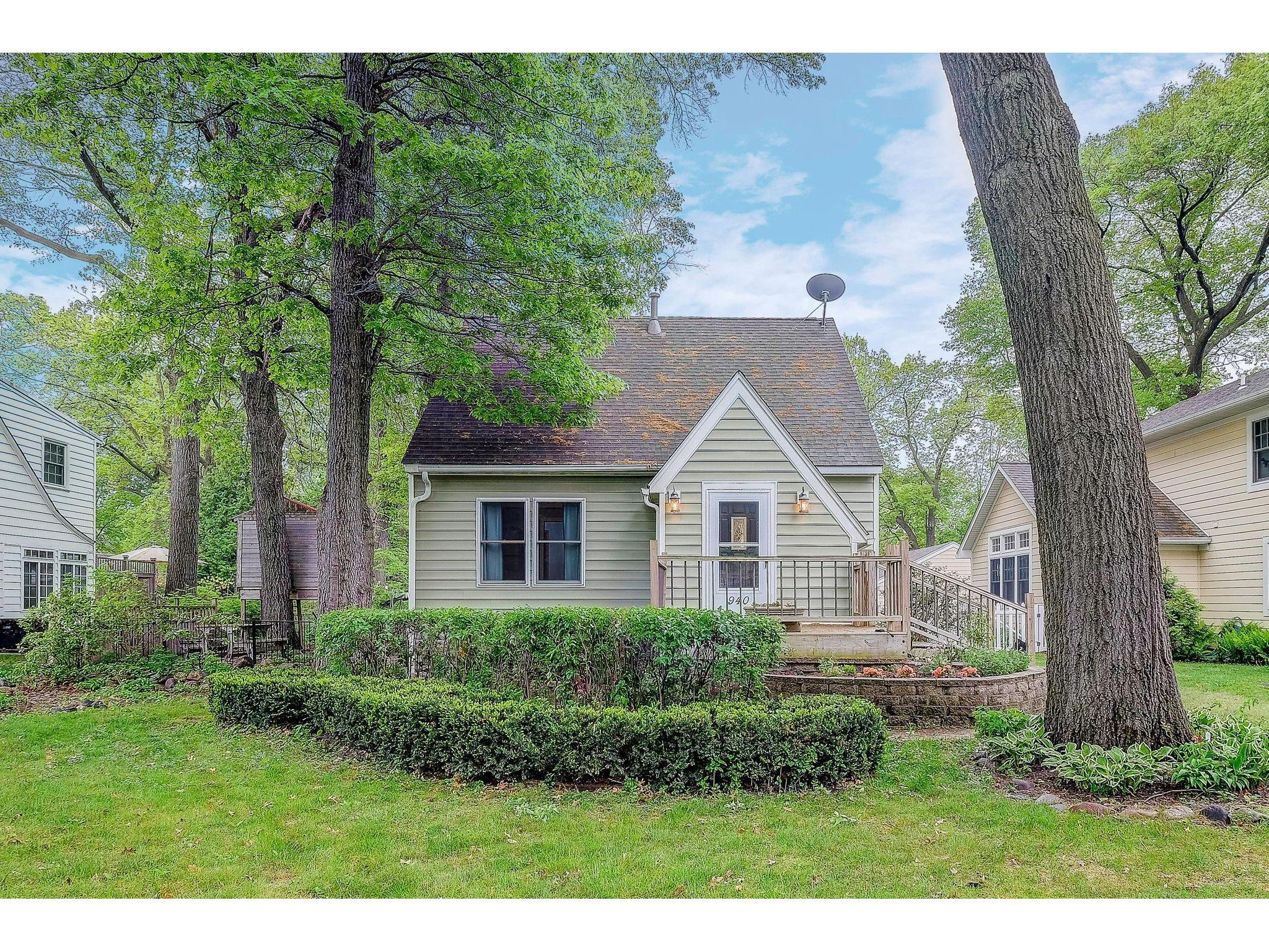 940 County Road B W, Roseville, MN 55113 MLS 5764596 Edina Realty