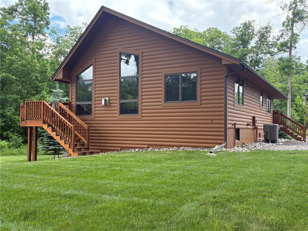 940 Maple Crest Drive NW Hackensack MN 56452 - Woman 7077210 image1