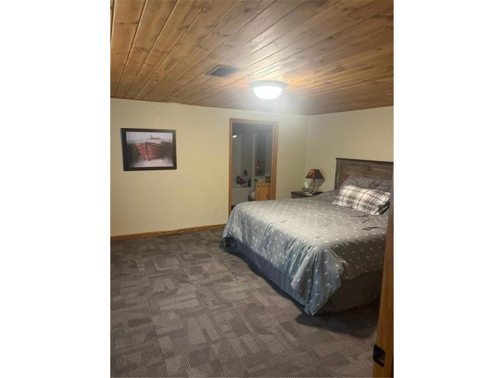 940 Maple Crest Drive NW Hackensack MN 56452 - Woman 7077210 image15
