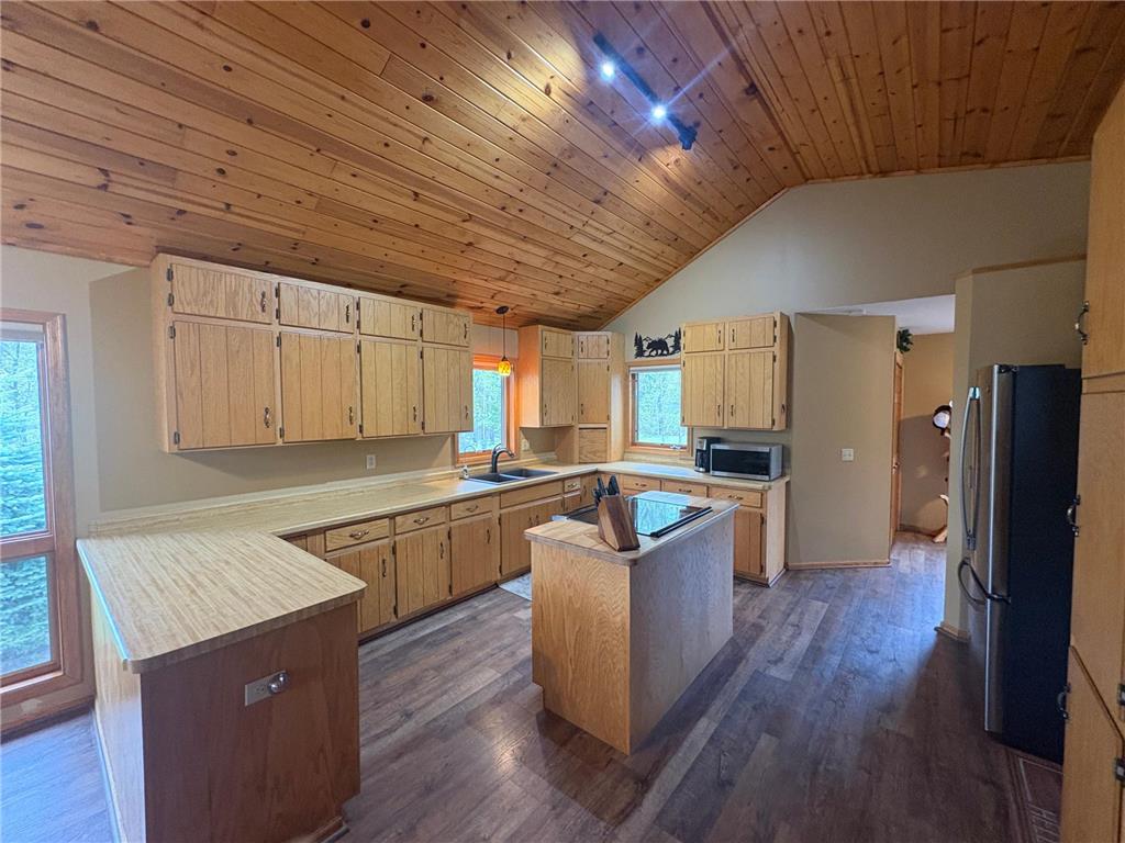 940 Maple Crest Drive NW Hackensack MN 56452 - Woman 7077210 image4