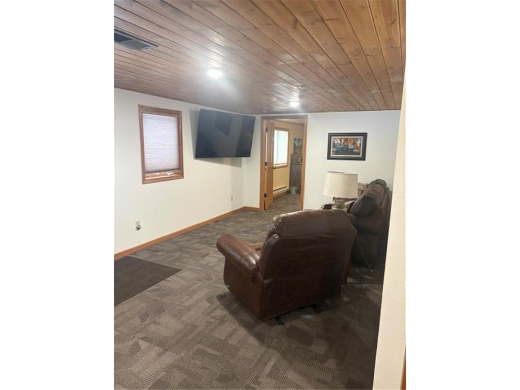 940 Maple Crest Drive NW Hackensack MN 56452 - Woman 7077210 image8