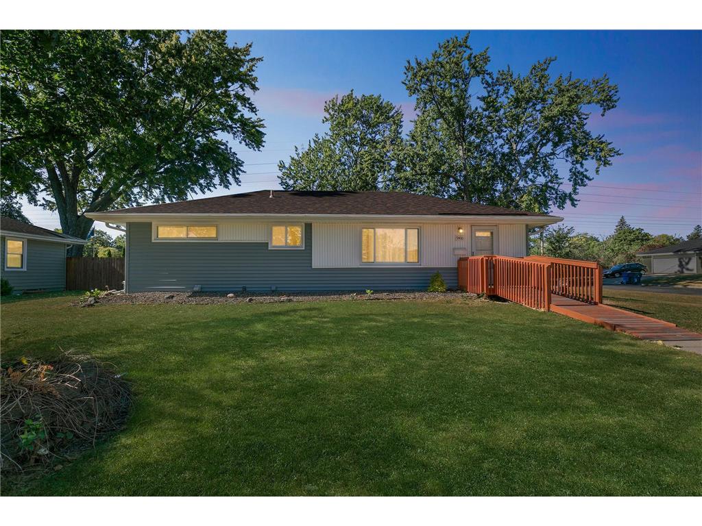 9400 Columbus Avenue S Bloomington MN 55420 6612947 image1