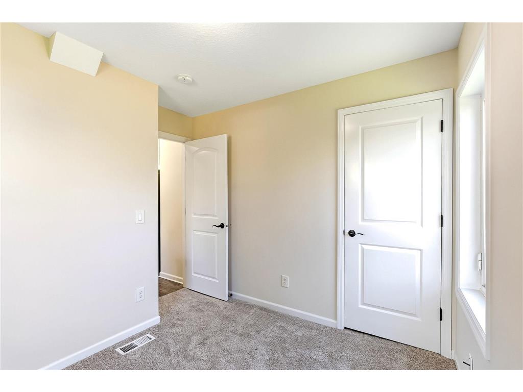941 Cypress Street Saint Paul MN 55106 7110978 image10