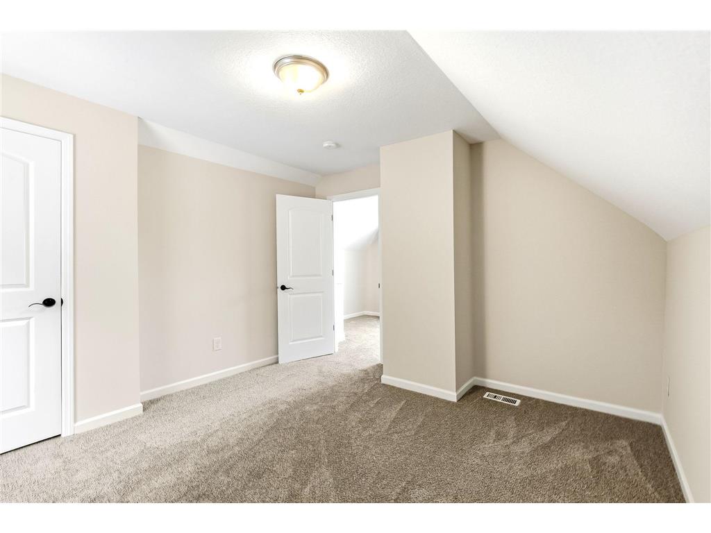 941 Cypress Street Saint Paul MN 55106 7110978 image13