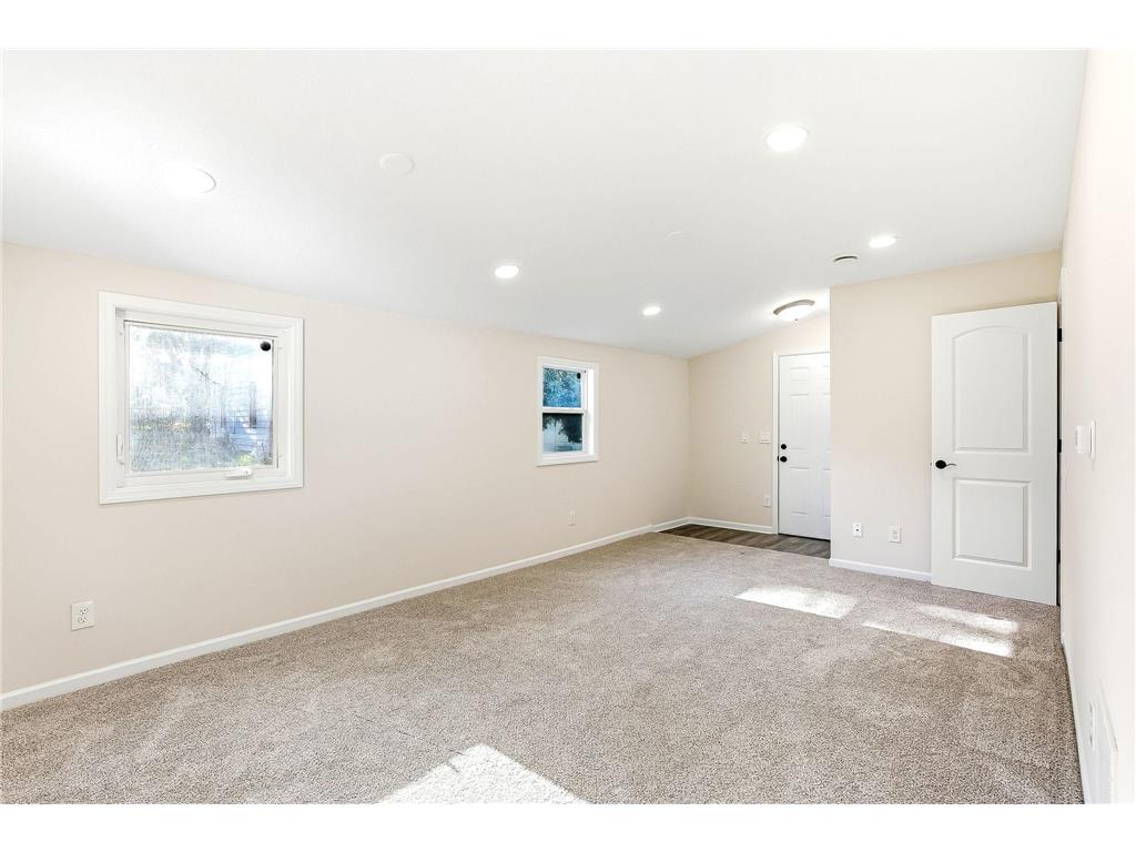 941 Cypress Street Saint Paul MN 55106 7110978 image2