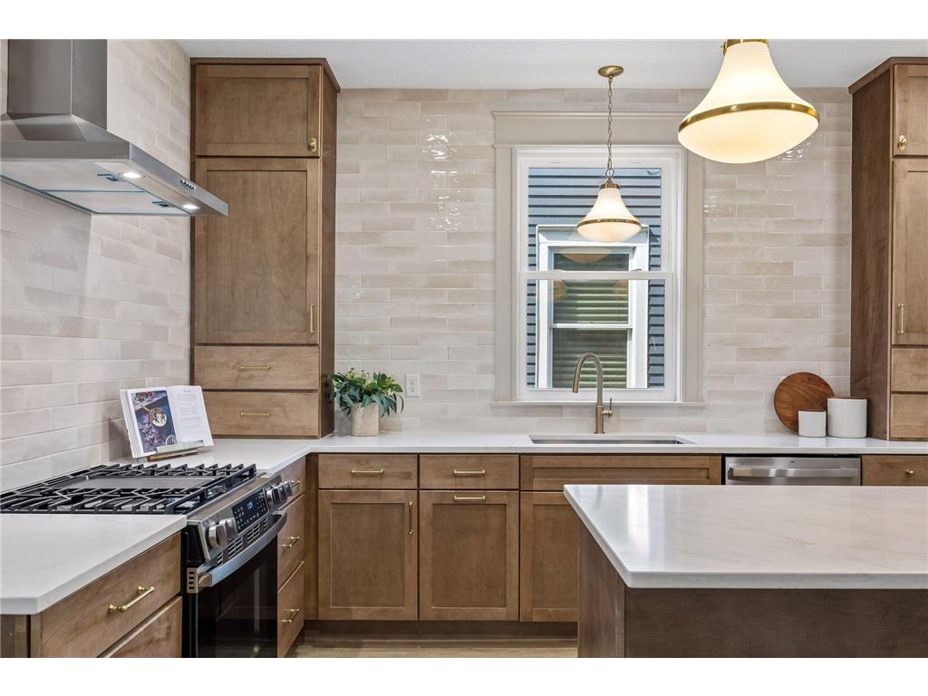 941 Hague Avenue Saint Paul MN 55104 7051307 image1