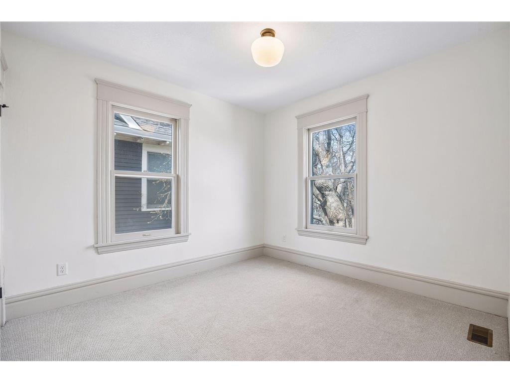 941 Hague Avenue Saint Paul MN 55104 7051307 image32