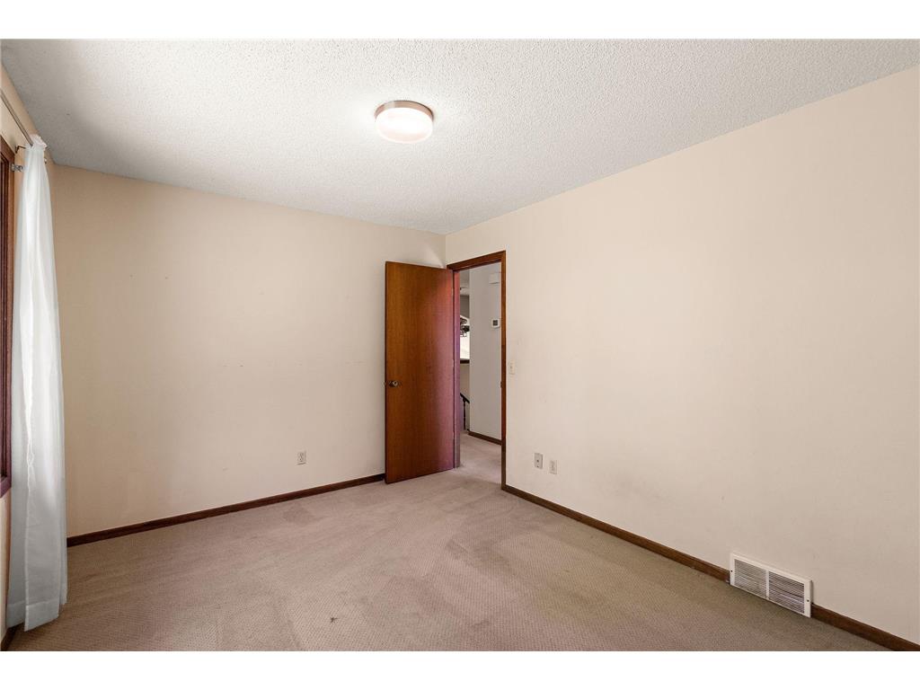 9419 James Avenue N Brooklyn Park MN 55444 7019359 image19
