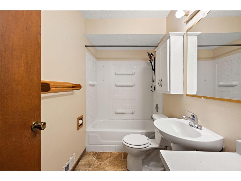 9419 James Avenue N Brooklyn Park MN 55444 7019359 image26