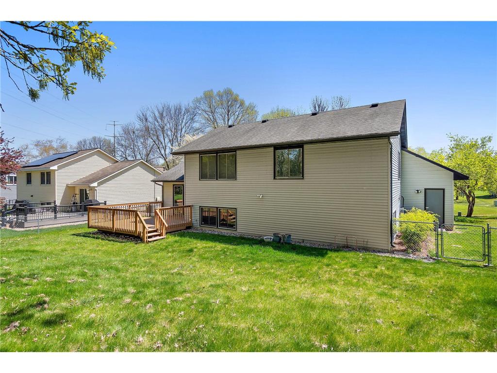 9419 James Avenue N Brooklyn Park MN 55444 7019359 image31
