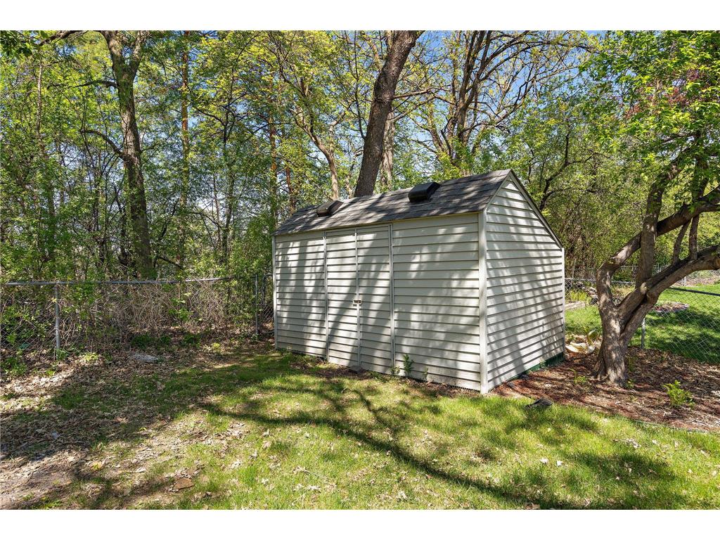 9419 James Avenue N Brooklyn Park MN 55444 7019359 image33