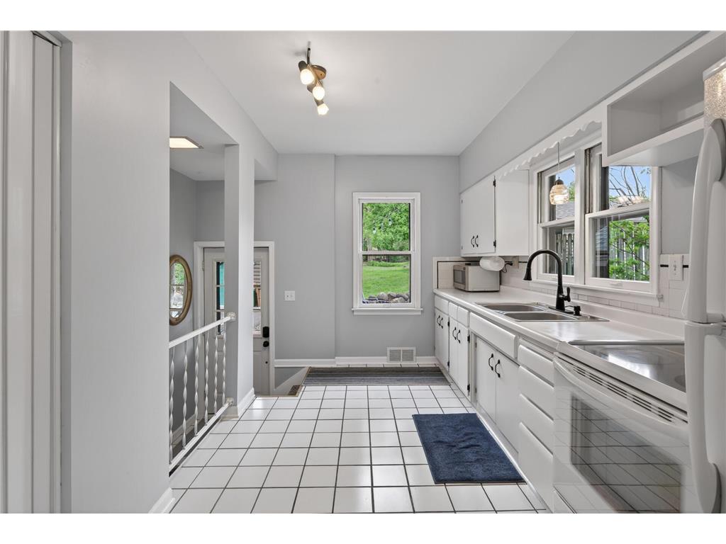 944 Mahtomedi Avenue Mahtomedi MN 55115 7054603 image11