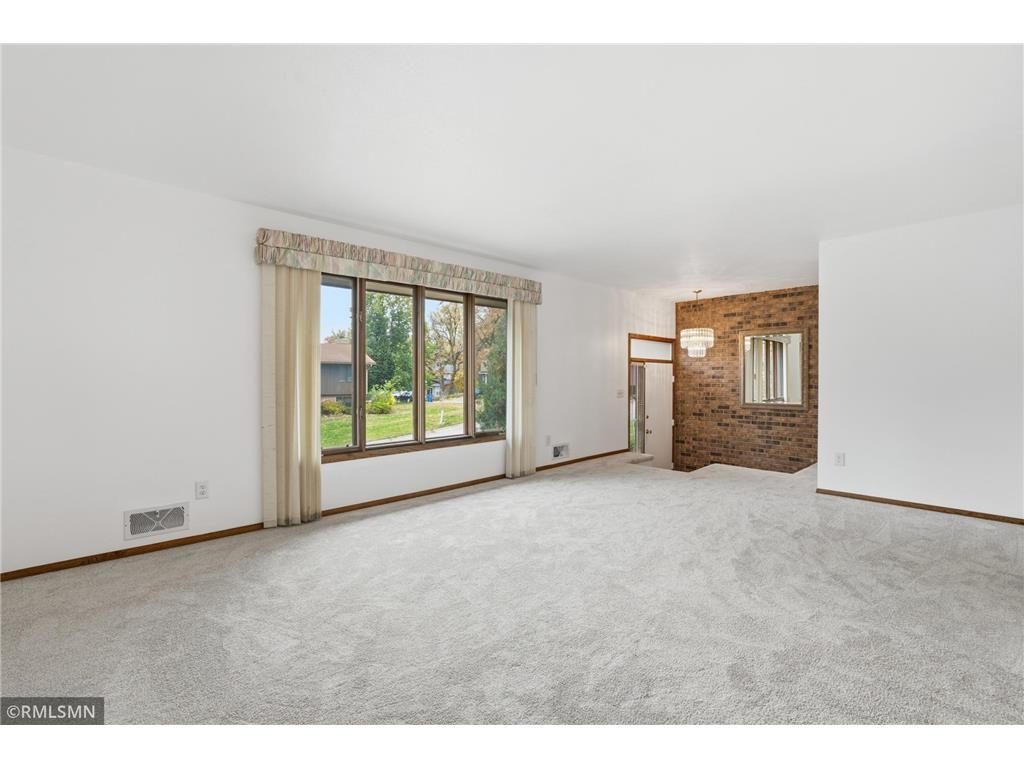 944 Pine View Court Saint Paul MN 55119 6805265 image4