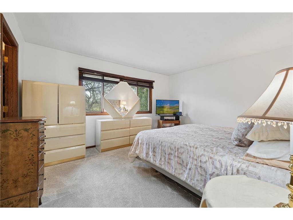 944 Pine View Court Saint Paul MN 55119 7060922 image14