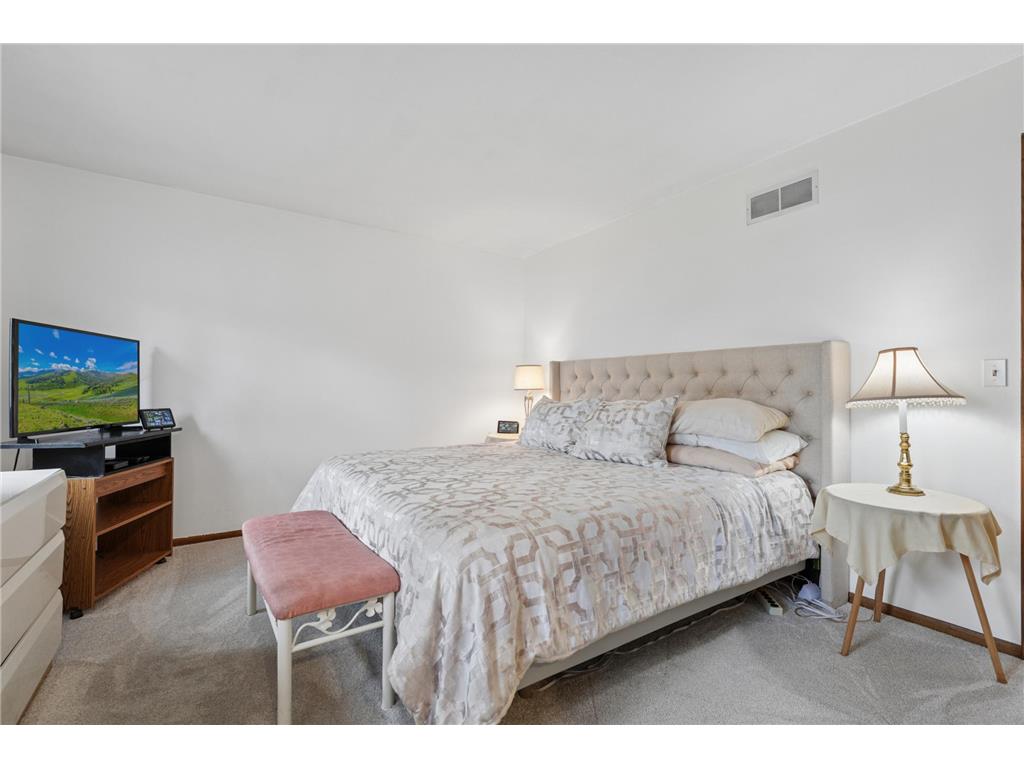 944 Pine View Court Saint Paul MN 55119 7060922 image15