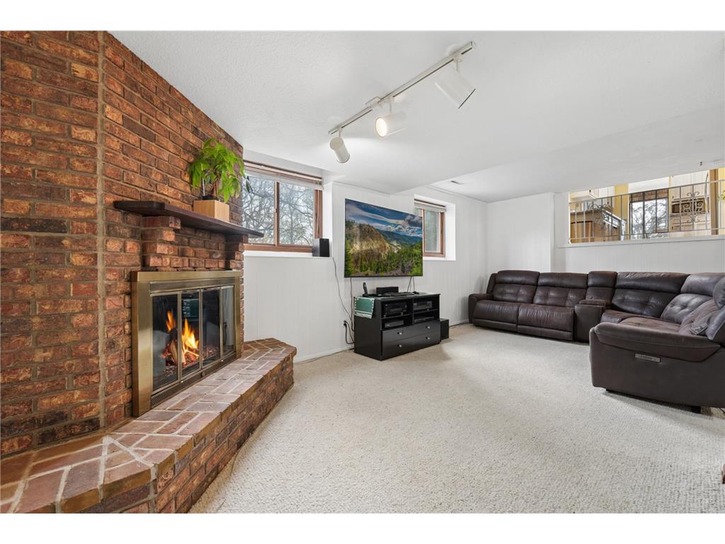 944 Pine View Court Saint Paul MN 55119 7060922 image22