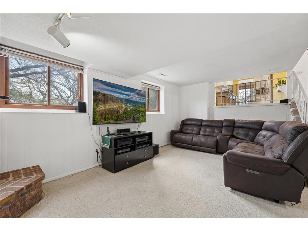 944 Pine View Court Saint Paul MN 55119 7060922 image24