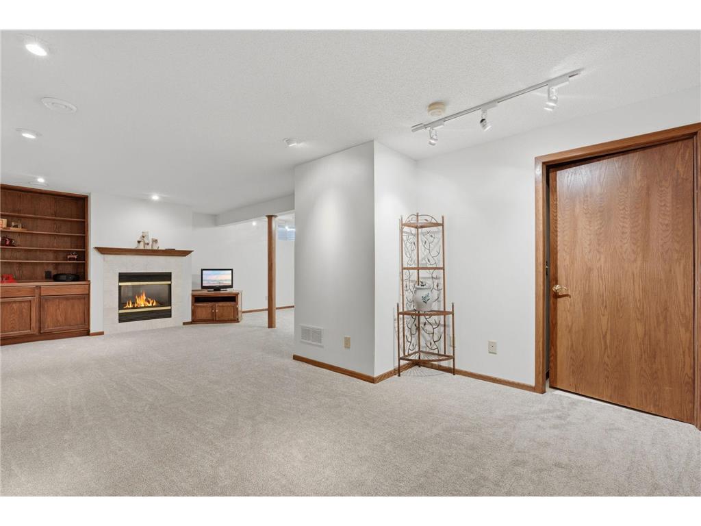 9445 Hillingdon Road Woodbury MN 55125 7095666 image21