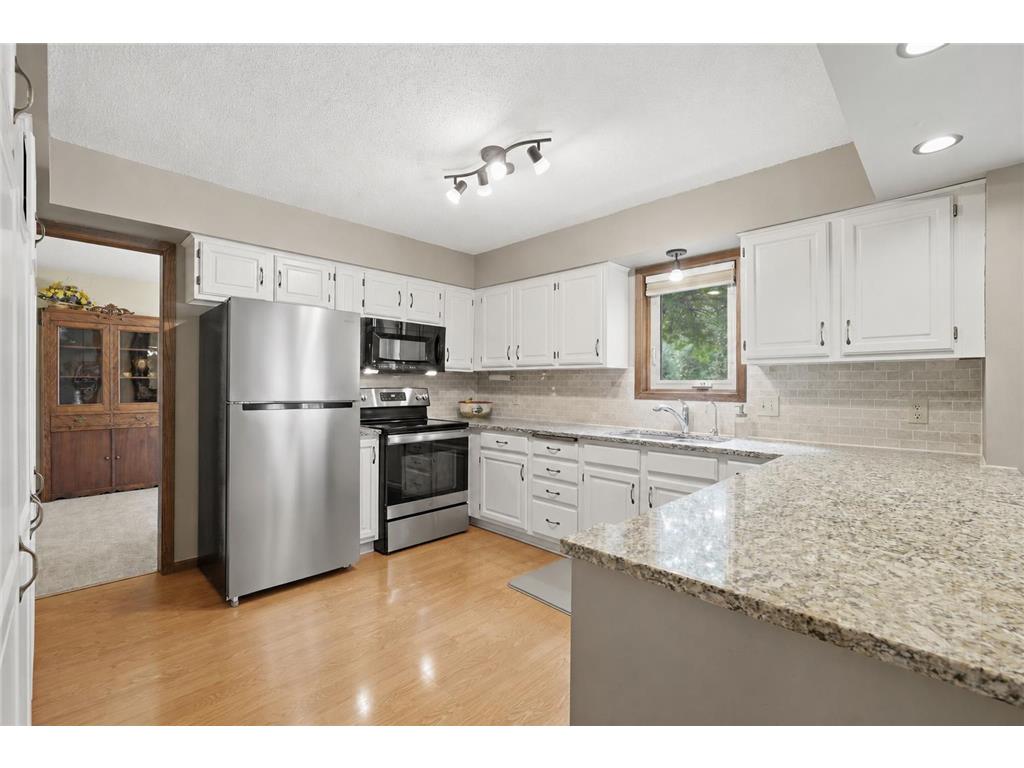 9445 Hillingdon Road Woodbury MN 55125 7095666 image6
