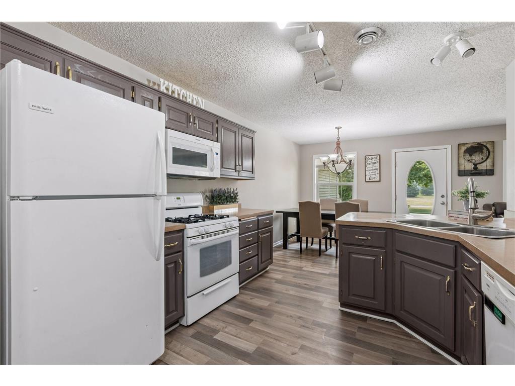 945 Golden Way NW Isanti MN 55040 7092166 image6