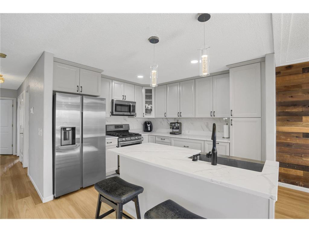 9458 Able Street NE Blaine MN 55434 6354150 image1