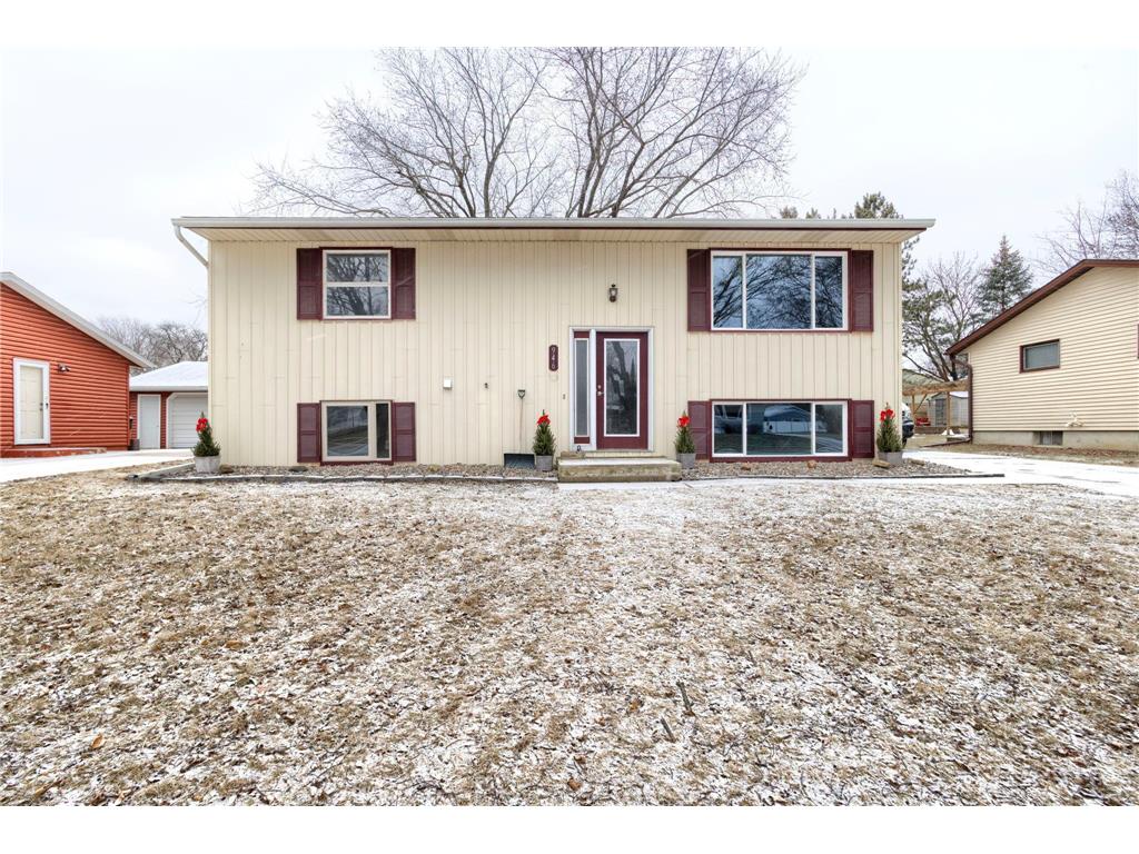 946 17 1/2 Street SE Rochester MN 55904 6647848 image1