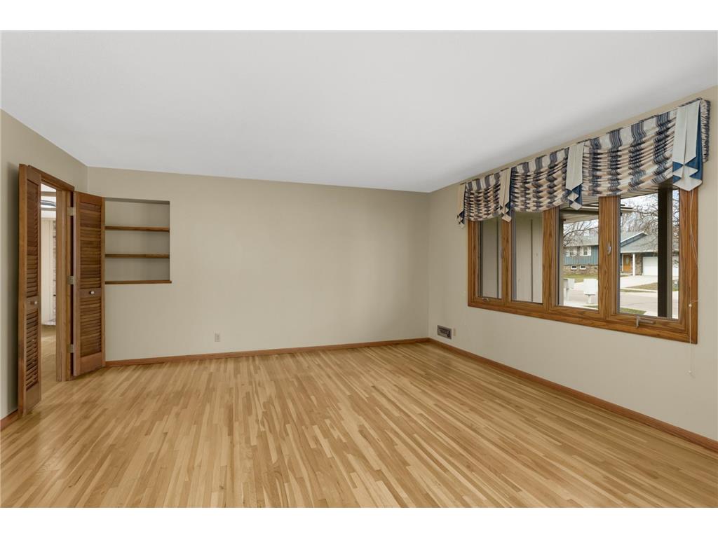 946 Redwood Drive Apple Valley MN 55124 7036673 image3