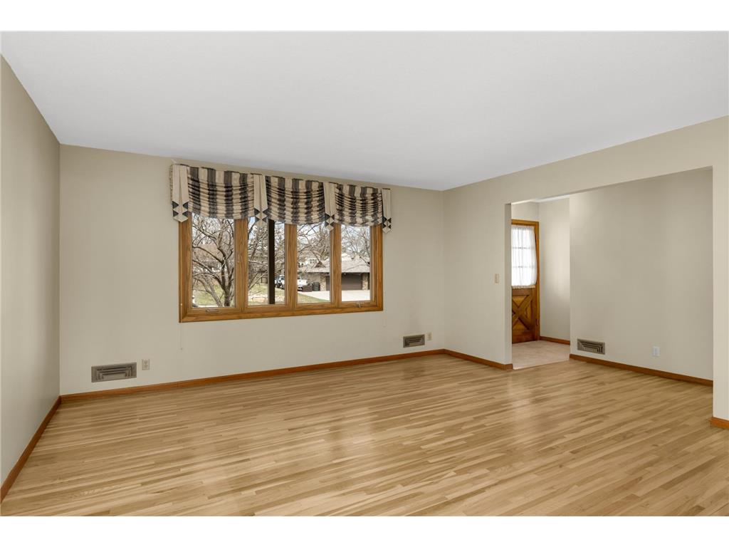946 Redwood Drive Apple Valley MN 55124 7036673 image4