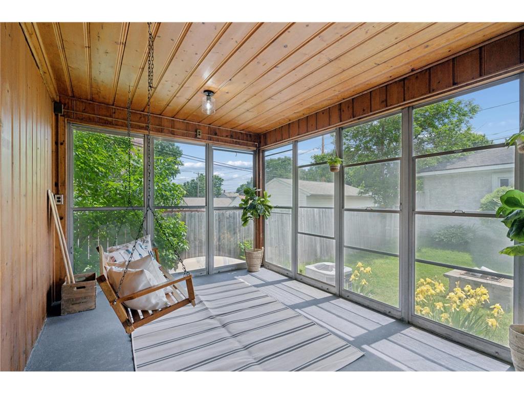950 Hawthorne Avenue E Saint Paul MN 55106 7043319 image10