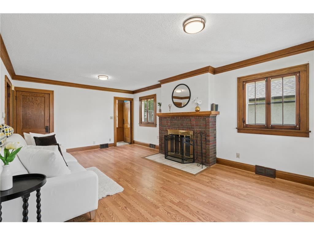 950 Hawthorne Avenue E Saint Paul MN 55106 7043319 image2
