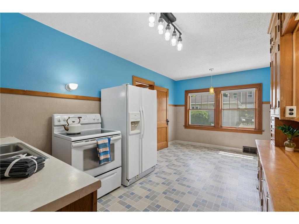 950 Hawthorne Avenue E Saint Paul MN 55106 7043319 image3