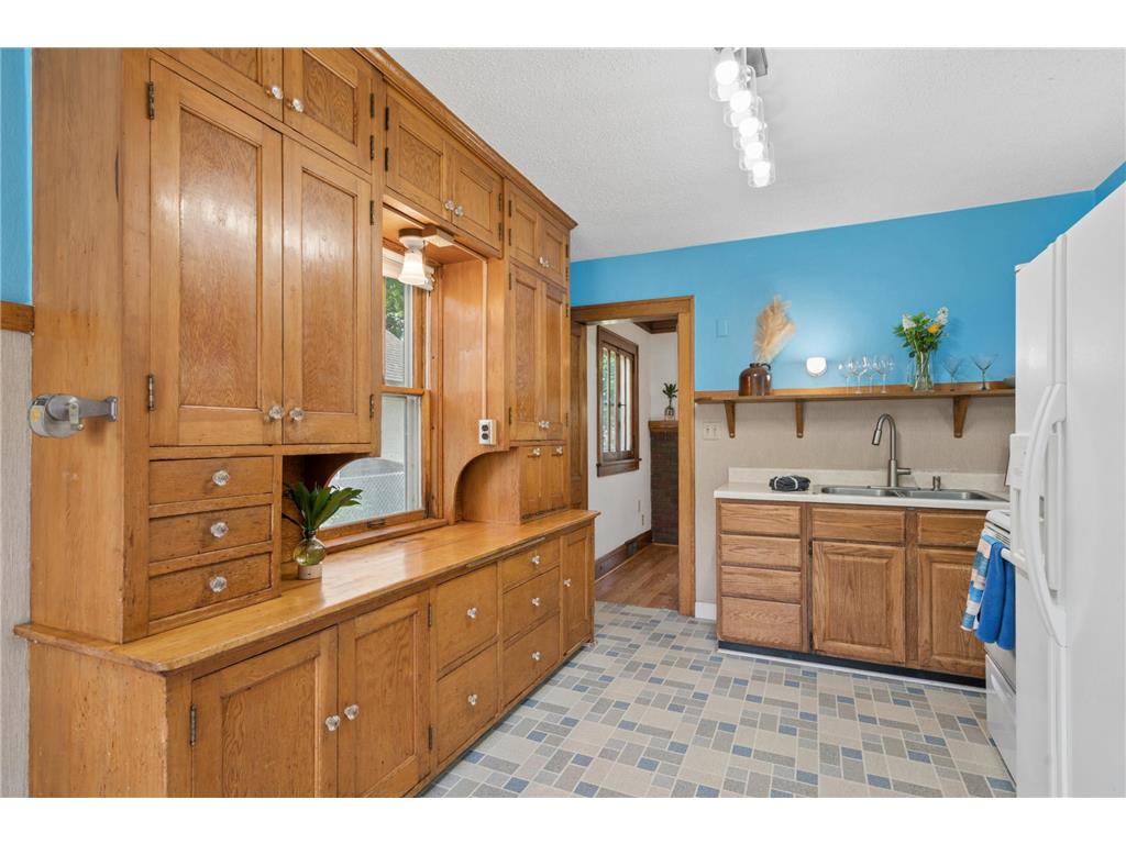 950 Hawthorne Avenue E Saint Paul MN 55106 7043319 image4